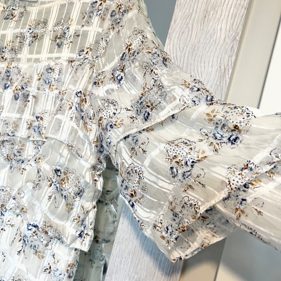 Club Monaco Silk floral blouse, tiered ruffles, extra small - Picture 3 of 3